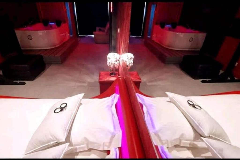 Appartement Balneo Et Sauna Prives The Red Room Mauguio Exteriör bild