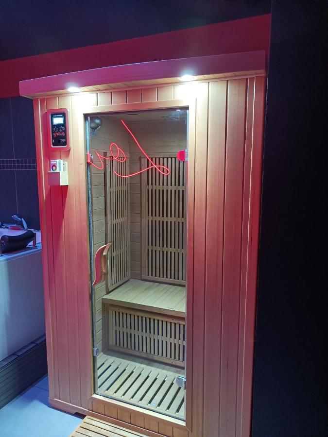 Appartement Balneo Et Sauna Prives The Red Room Mauguio Exteriör bild